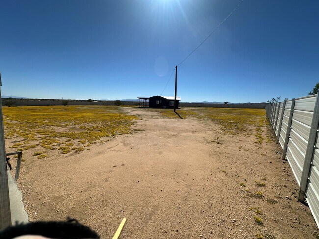 Building Photo - PRIVACY! PRIVACY! Cute newly remodeled 2 bed/1 bath home!