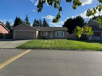 Building Photo - Quiet and Comfortable Spanaway 3bd, 2 bath...