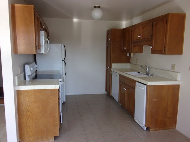Building Photo - 411
