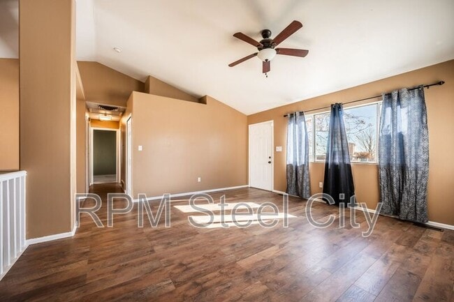 Building Photo - 4645 Ridge Dr