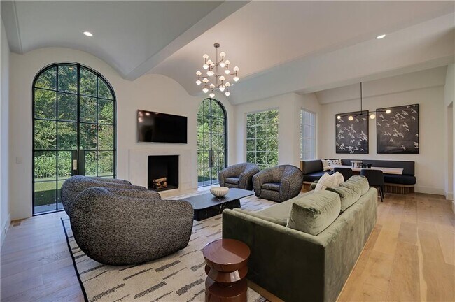 Building Photo - 3570 Knollwood Dr NW