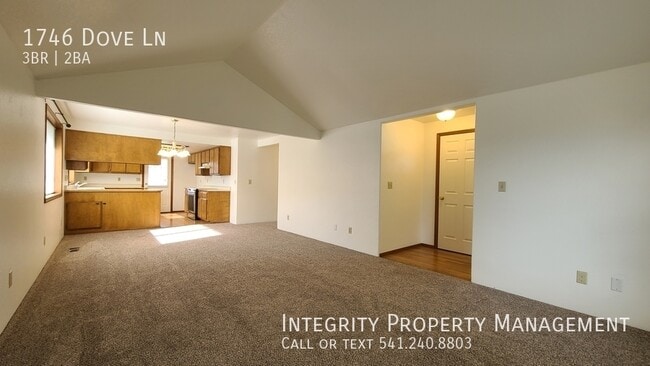 Building Photo - 1746 Dove Ln