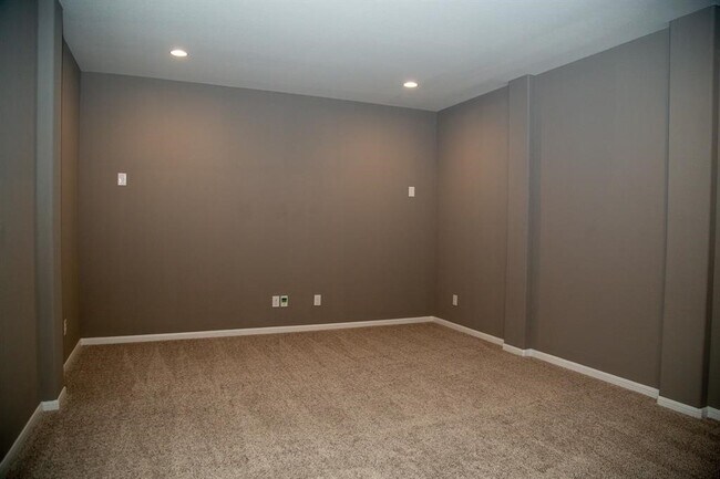 Building Photo - 4902 Thunder Creek Ln