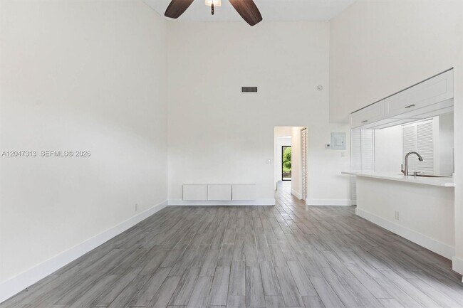 Building Photo - 2025 SW 82nd Ave