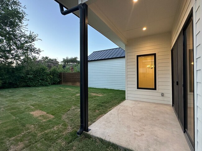 Building Photo - Valley View Villas