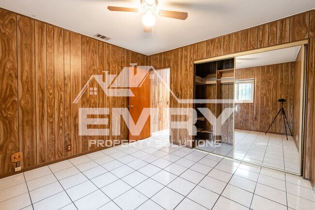 Building Photo - 6221 Fishburn Ave