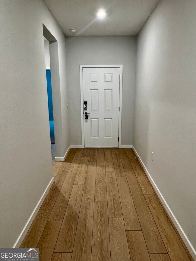 Building Photo - 204 Park View Ln