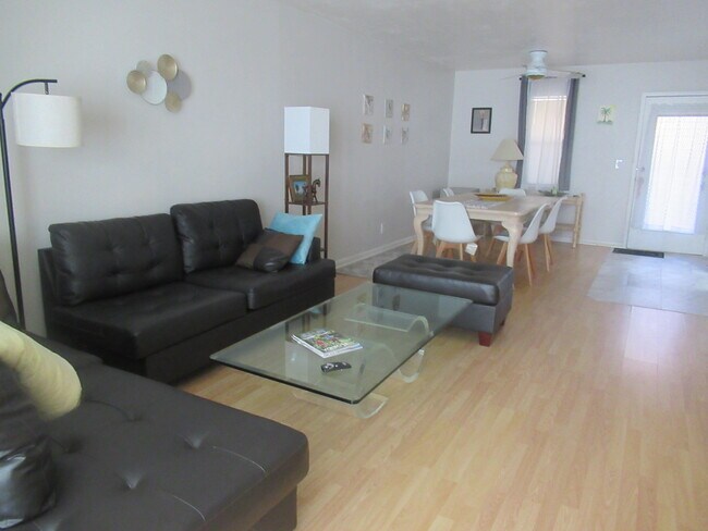 Building Photo - 2841 Somerset Dr