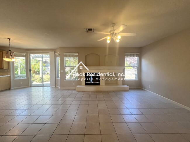Building Photo - Spacious 4bd/3ba Folsom Home!