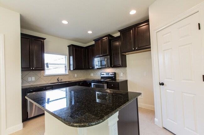 Building Photo - 16020 Travesia Way