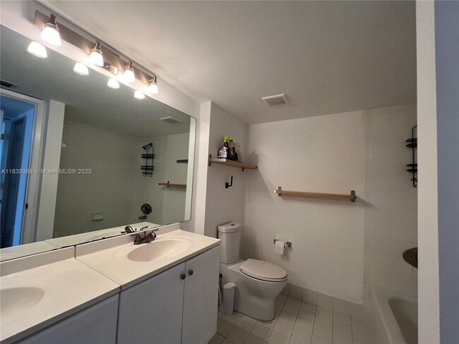 Building Photo - 2640 S University Dr