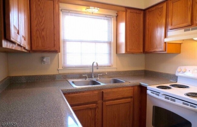Primary Photo - 54 Mill St