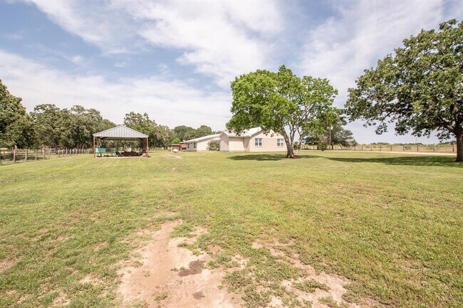 Building Photo - 2205 Co Rd 122