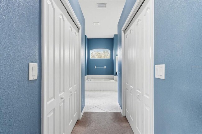 Building Photo - 12329 Creek Edge Dr