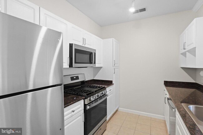 Building Photo - 12945 Centre Park Cir