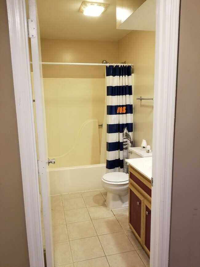 Building Photo - 2730 Linmar Ave