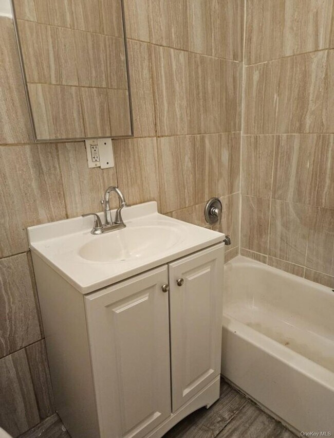 Building Photo - 873 Elsmere Pl