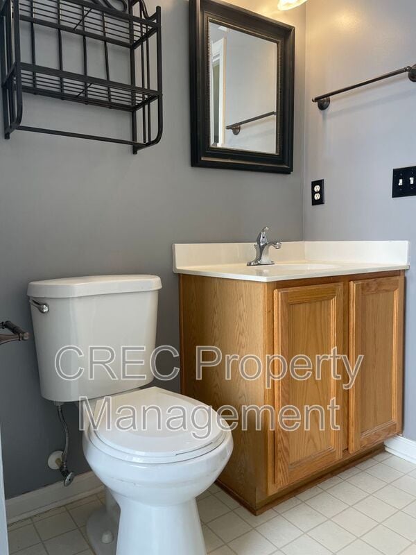 Building Photo - 204 2 Pond Loop