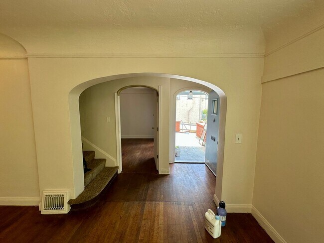 Building Photo - 112