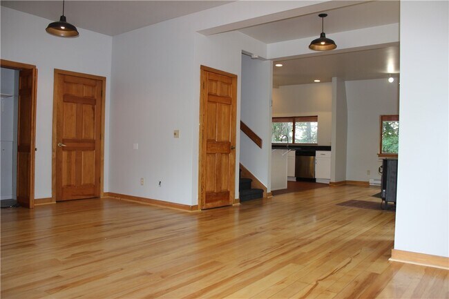 Building Photo - 480 Lansingville Rd