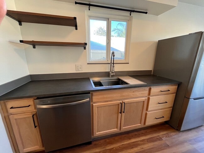 Building Photo - Fully Renovated Home with Large Extra Livingroom and Large Backyard