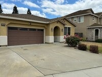 Building Photo - Cozy and Spacious Home in Elk Grove