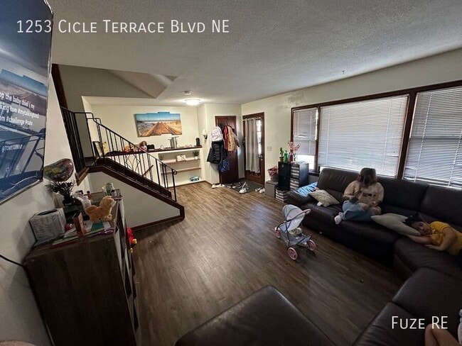 Building Photo - 1253 Circle Terrace Blvd NE