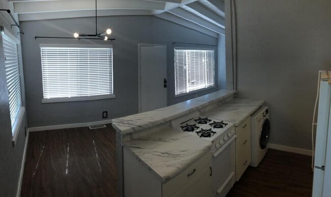 Building Photo - 1244 S Yale Ave