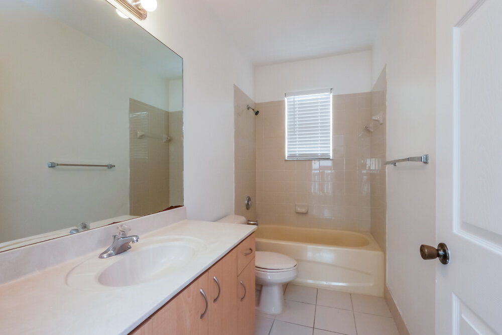 Building Photo - 2025 SE 14 St