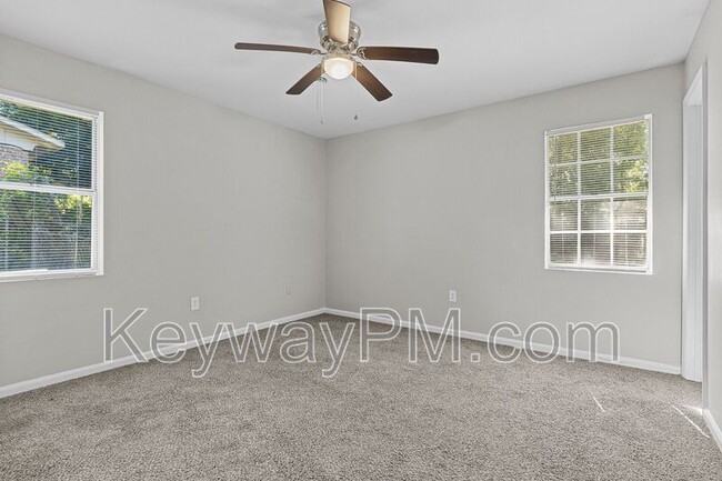 Building Photo - 3630 Columbine Dr