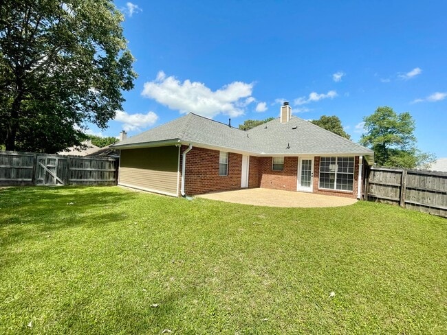 Building Photo - 3/2 For Rent in Brandon 047!