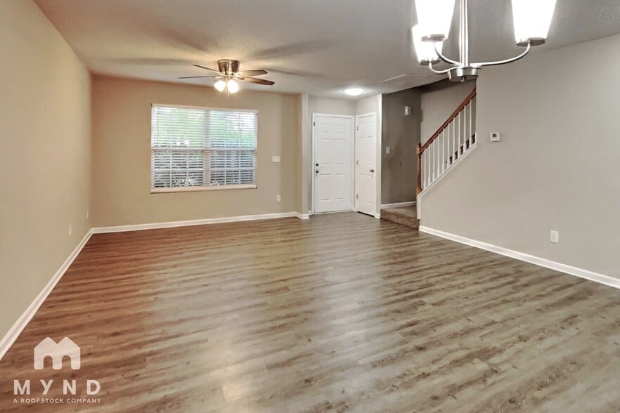 Building Photo - 4076 Clovelly Dr