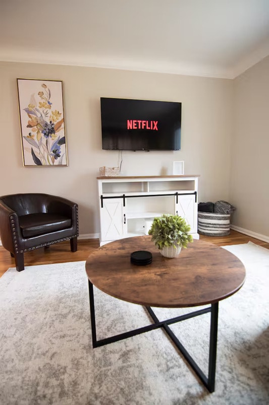 Building Photo - 7046 Greenleaf Ave