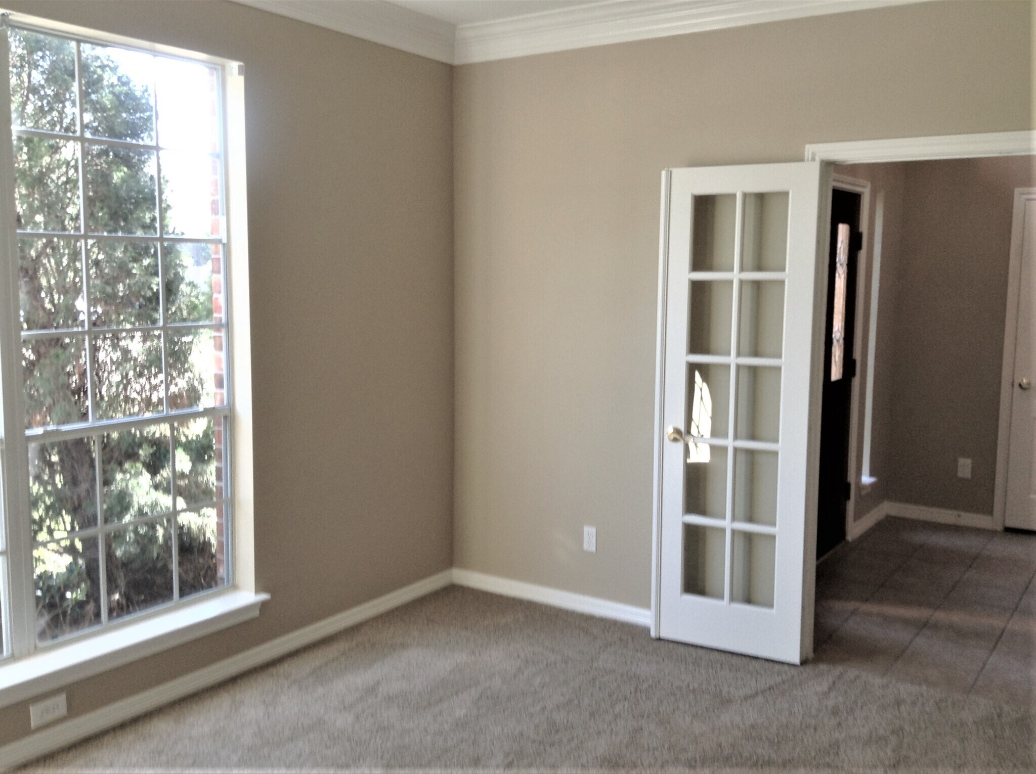 Building Photo - 1322 Ventura Canyon Dr