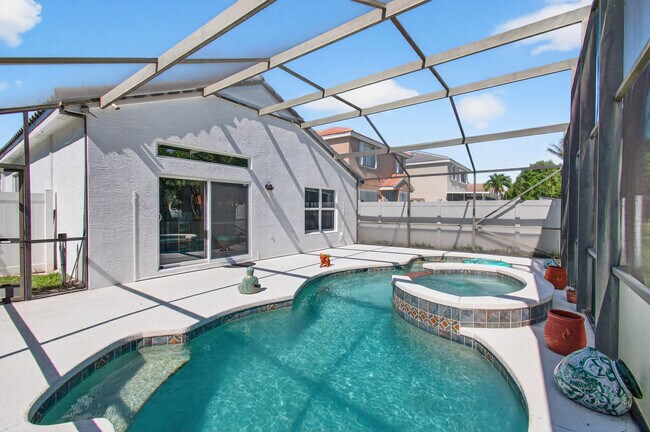 Building Photo - 7076 Middlebury Dr