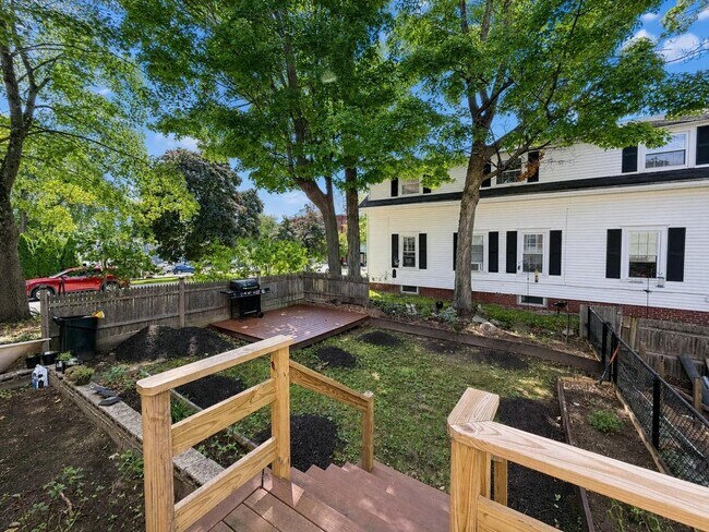 Building Photo - 76 Pleasant St