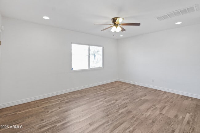 Building Photo - 1729 W Fairmount Ave