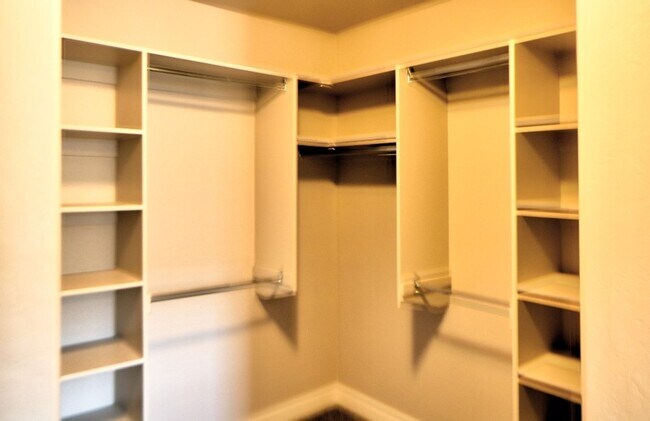 Building Photo - 3 bed 2.5 bath townhome in Salem