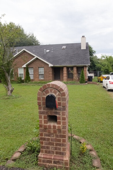 Brick Mail Box! - 2572 Exeter Dr