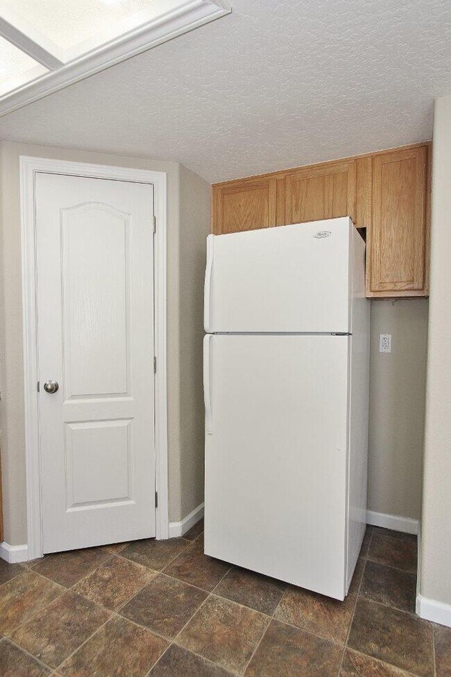 Building Photo - Clean Single-Level Home in Quiet Neighborhood