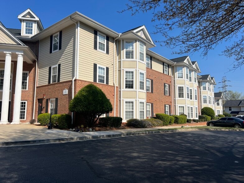 Laurel Oaks - Building Exterior - Laurel Oaks