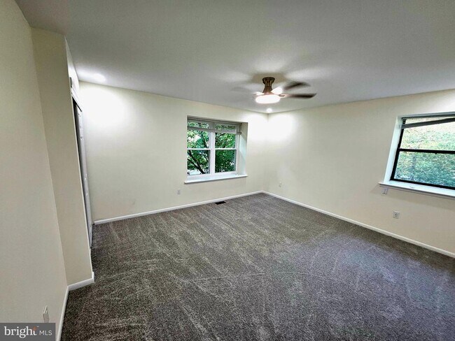 Building Photo - 2 Goshawk Ct