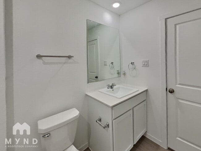 Building Photo - 1262 Basswood Dr