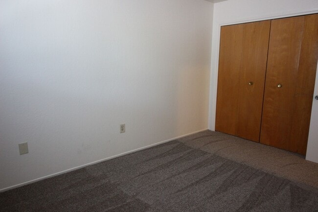 Building Photo - 2 Bedroom Townhome for Rent