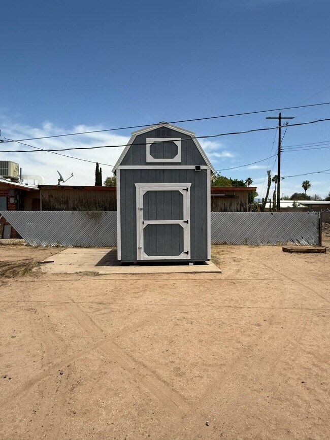 Building Photo - 6864 E Nelson Dr