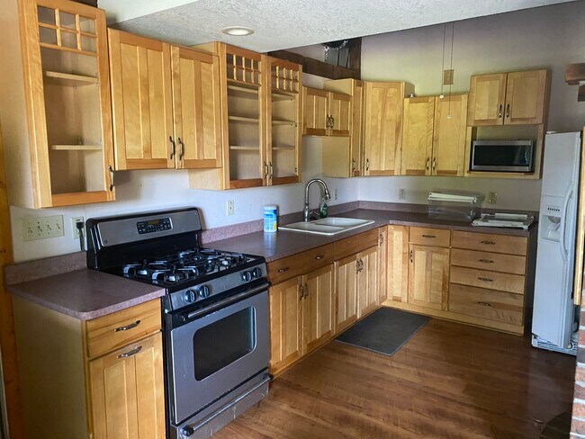 Building Photo - 1455 N Brookfield Rd