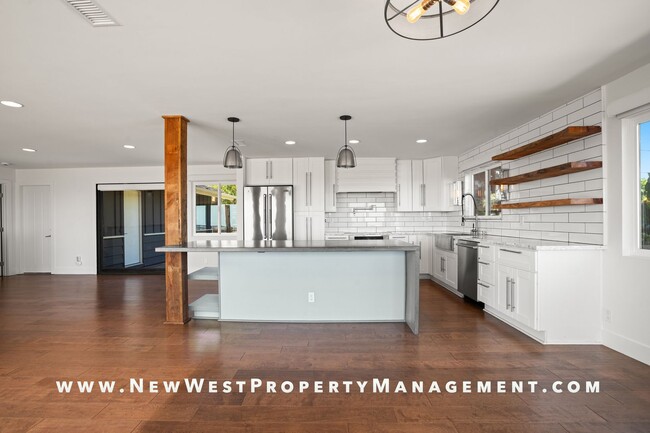 Building Photo - Exquisite Pacific Beach 4 bedroom located on a quiet cul-de-sac in the coveted Floral Terrace com...