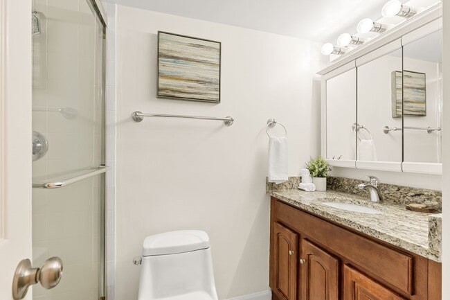 Building Photo - Spacious & Conveniently Located 2br/2ba on U St Corridor!