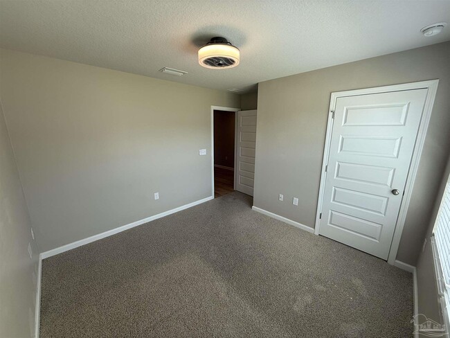 Building Photo - 4041 Whitetail Ln