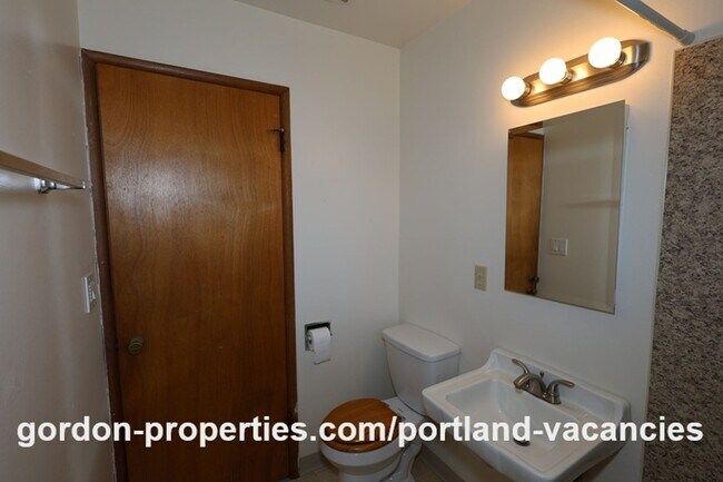 Building Photo - NE 65th Ave - North Tabor single level 1 bedroom apartment